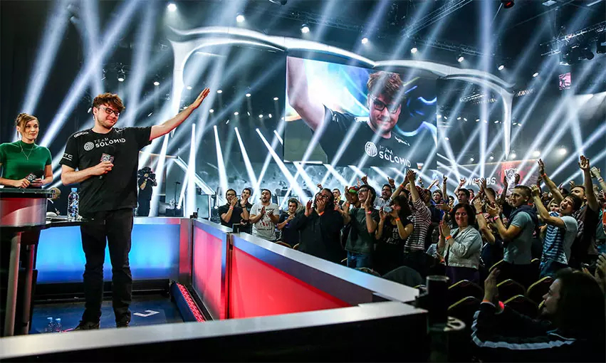 英雄技能异常引发职业选手反馈，游戏BUG重现导致技能释放无响应，官方紧急部署修复补丁